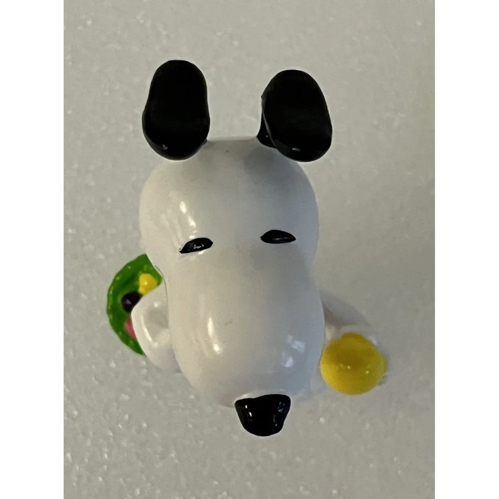 Peanuts 1994 Snoopy Easter‎ Basket & Egg Whitman's Collectible Figurine